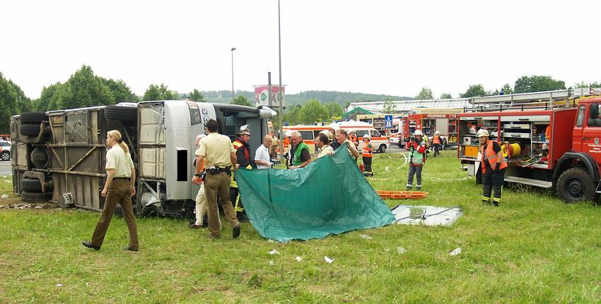 Schwerer Unfall mit Reisebus Lohmar Donrather Dreieck P423.JPG